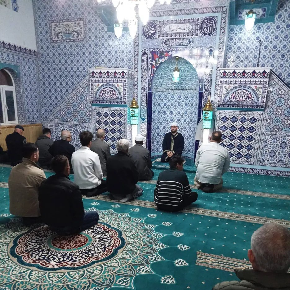 Sarıcakaya M&uuml;ft&uuml;s&uuml; Altunbaş, Kapıkaya Mahallesi sakinleriyle iftarda buluştu
