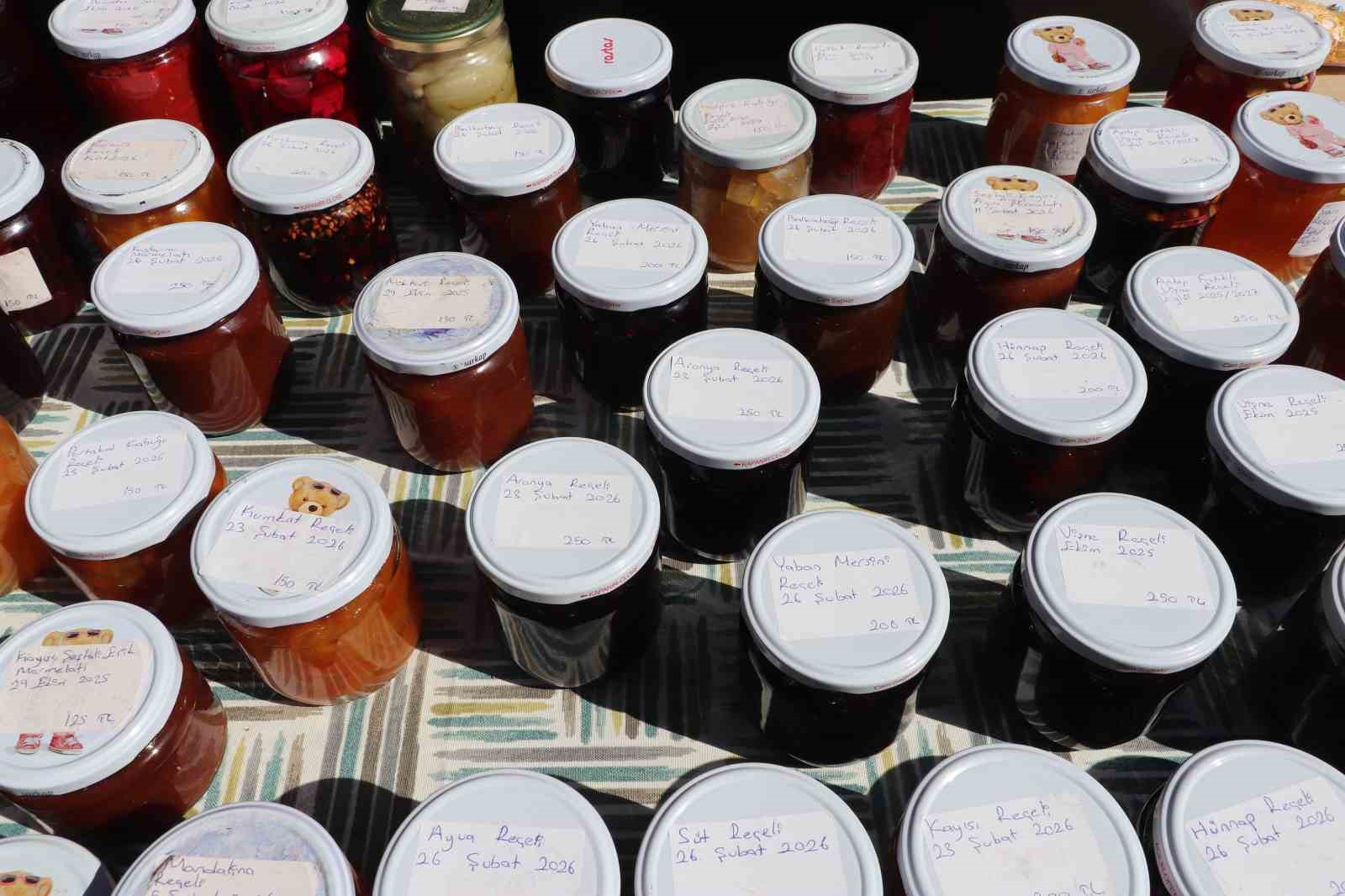 Depremin yıktığı hayatını kavanozlara sığdırdığı re&ccedil;ellerle yeniden kurdu
