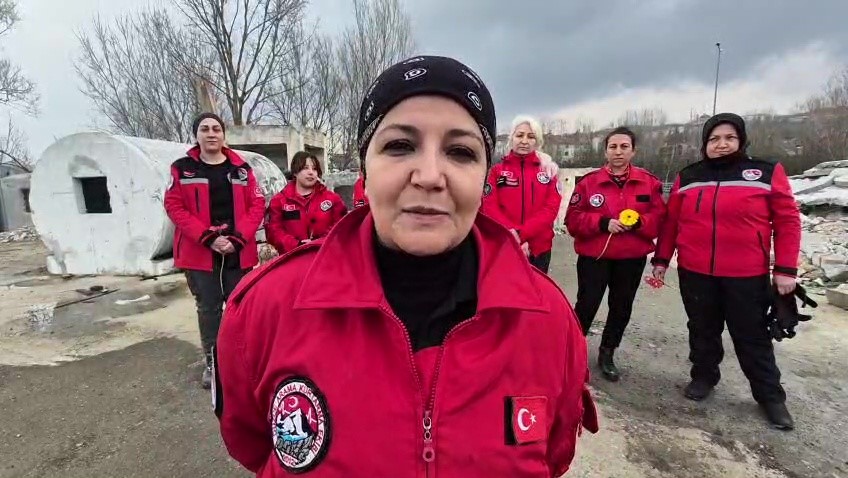 Hamileyken enkazda hayat kurtardı
