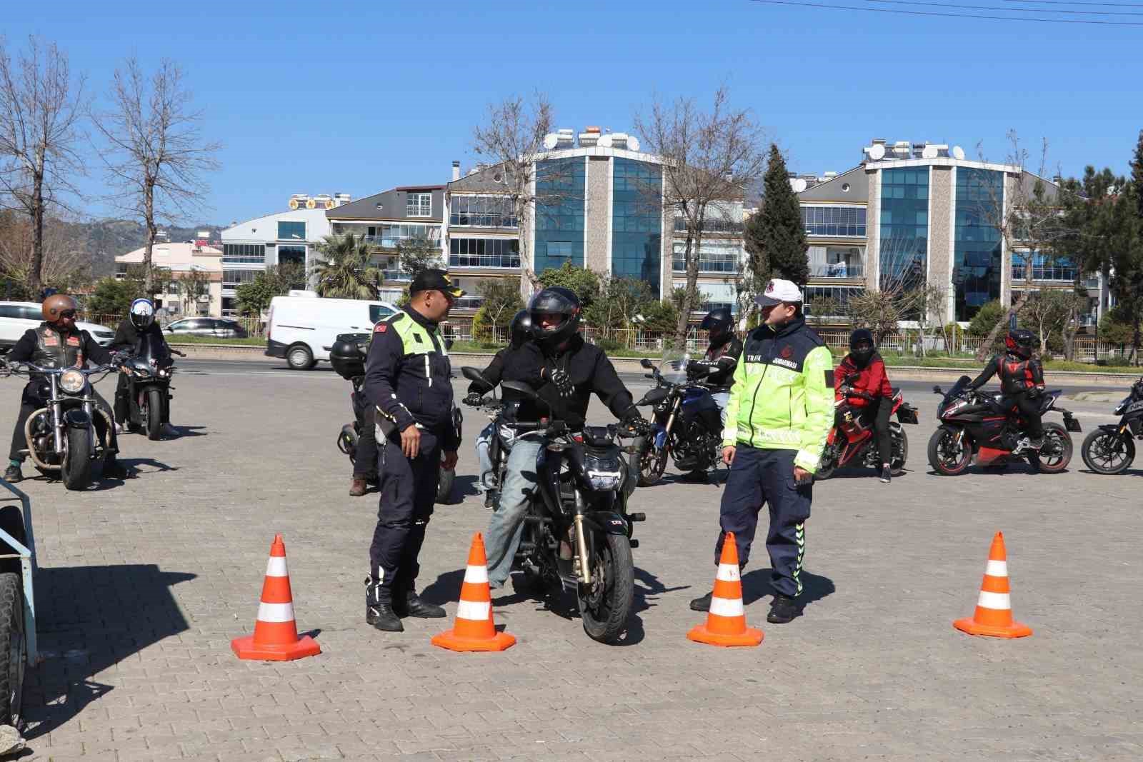Aydın&rsquo;da motosiklet s&uuml;r&uuml;c&uuml;lerine g&uuml;venli s&uuml;r&uuml;ş eğitimi

