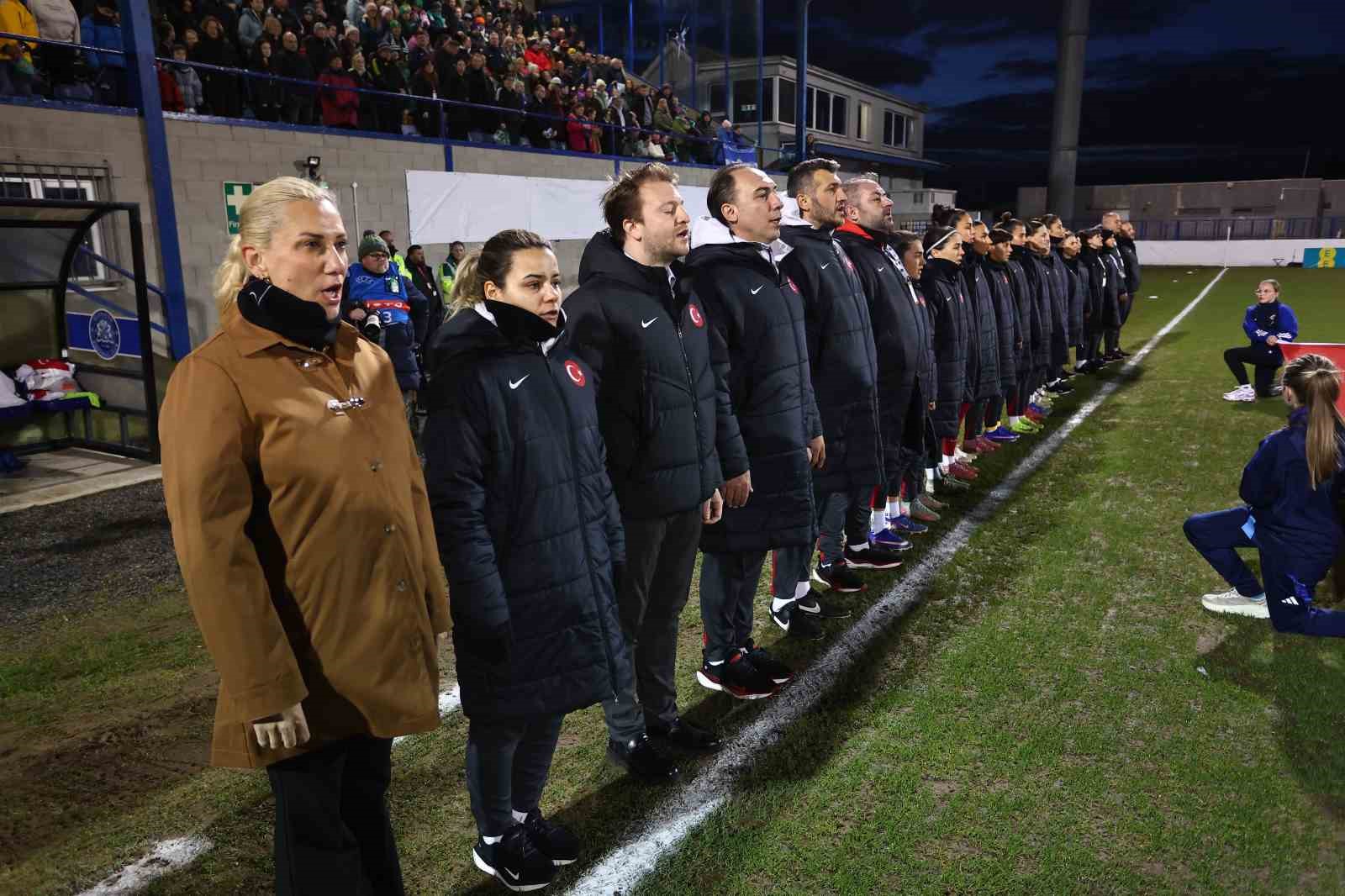 Necla Kıragası: "T&uuml;rk kadını, neler yapabileceğini bir kez daha g&ouml;sterdi"
