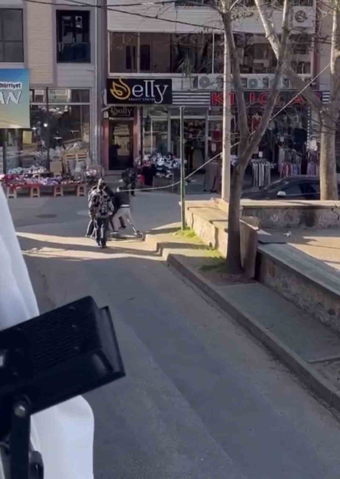 Bursa&rsquo;da esnaf kavgası boks ringini aratmadı
