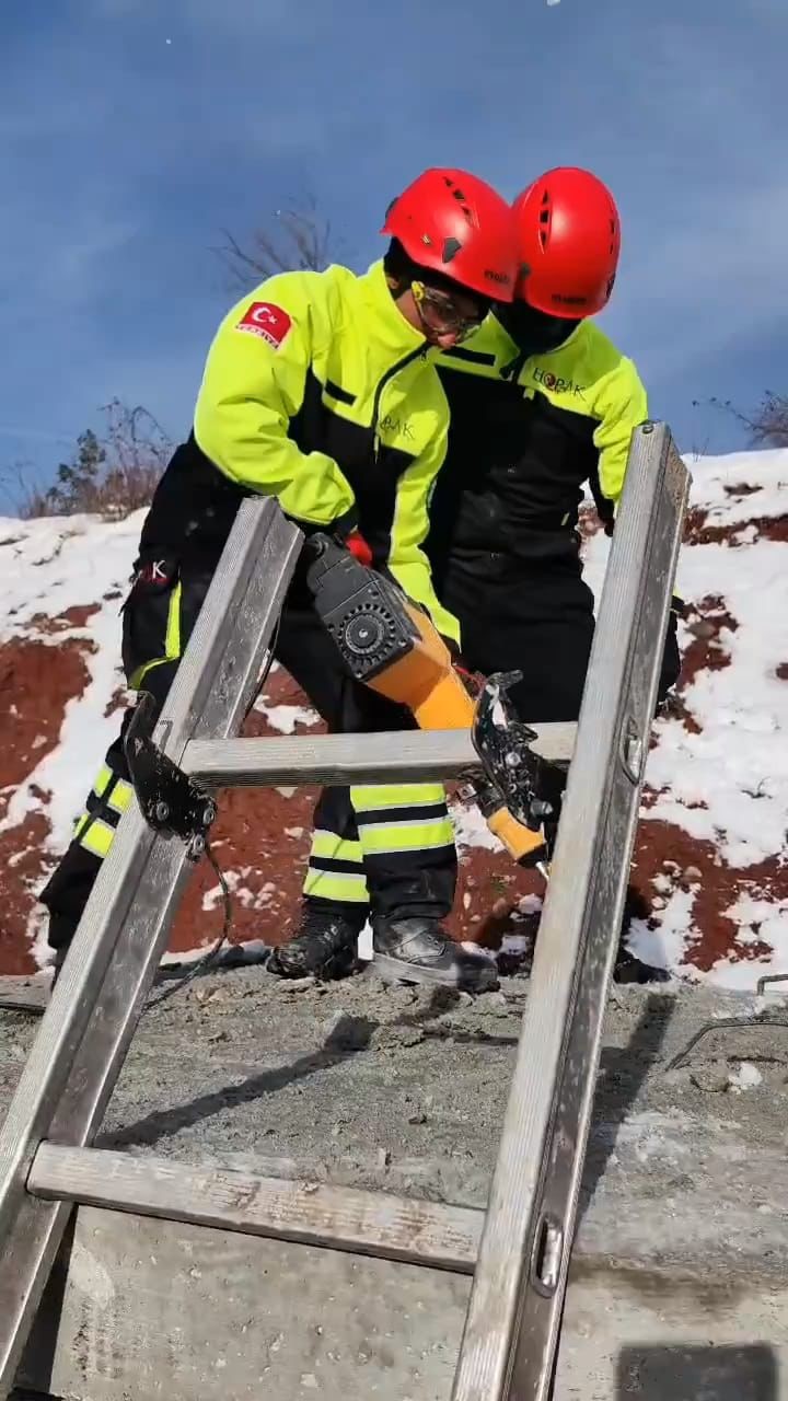 Hayat kurtaran ellerden 8 Mart mesajı