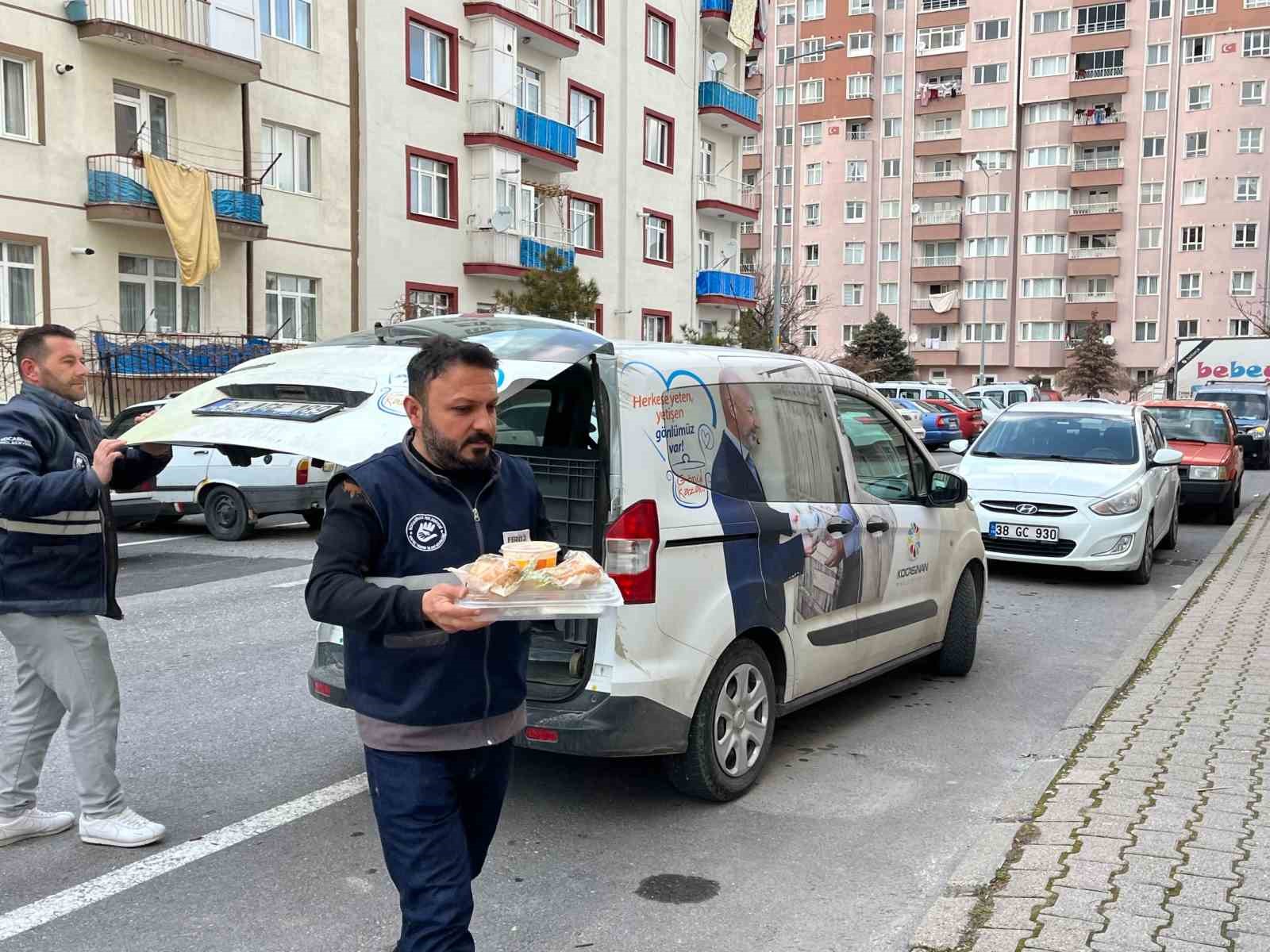 Kocasinan&rsquo;da &rsquo;G&ouml;n&uuml;l Kazanı&rsquo; Ramazan&rsquo;da da kaynamaya devam ediyor
