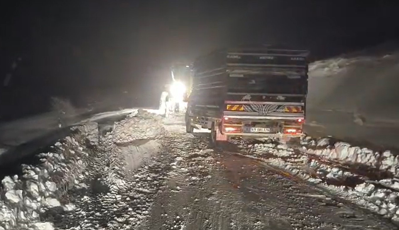 Muş&rsquo;ta yoğun kar: 145 k&ouml;y yolu ulaşıma kapandı
