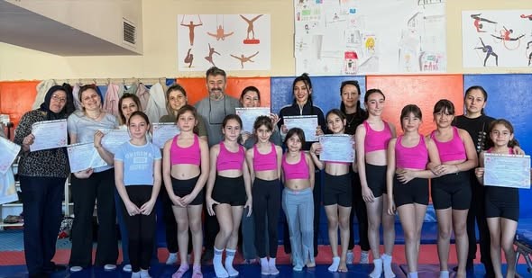 Burhaniye&rsquo; de anneler ve &ccedil;ocukları birlikte spor yaptı
