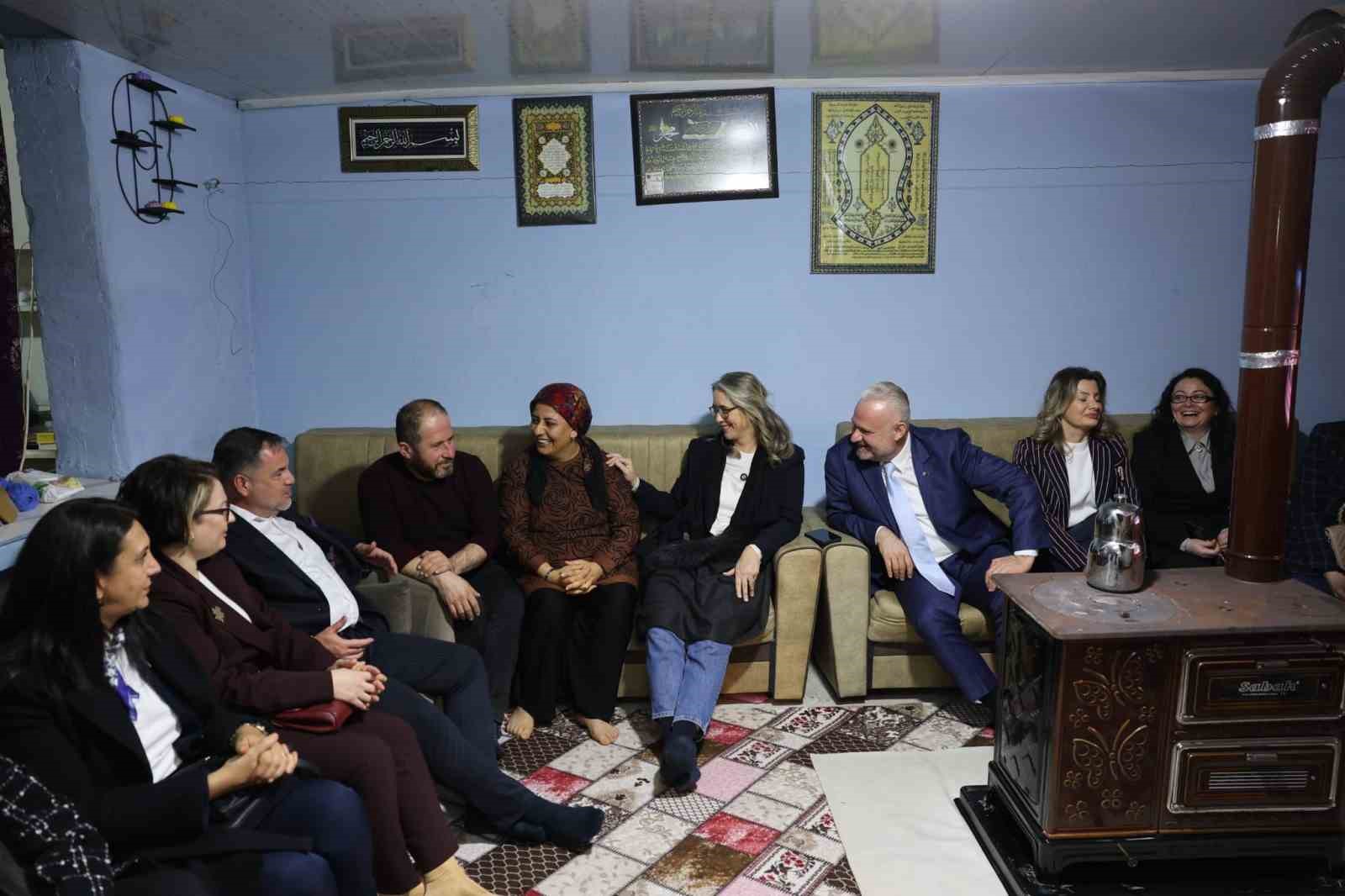 Menemen&rsquo;de 8 Mart coşkusu yaşandı
