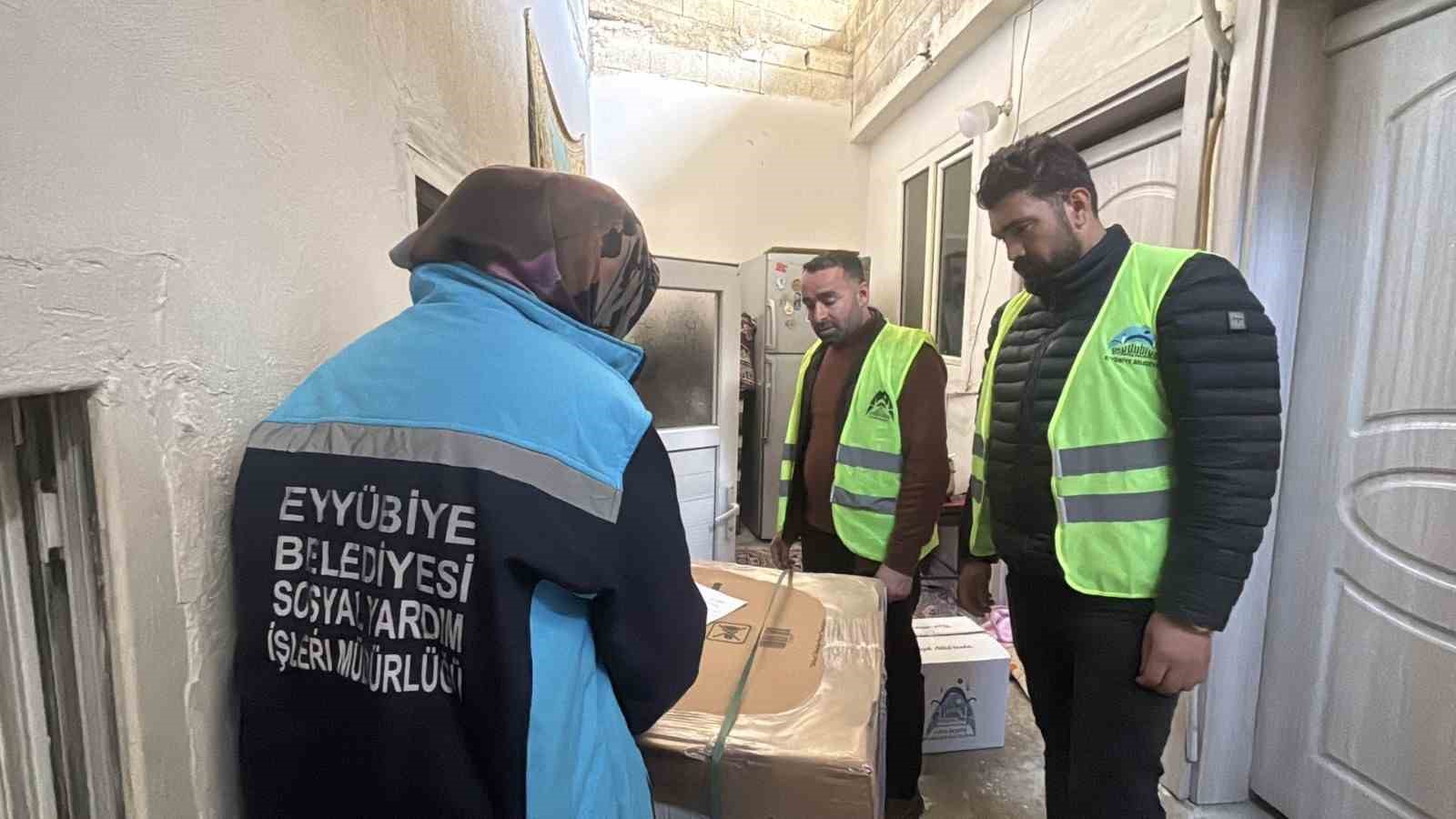 Eyy&uuml;biye&rsquo;de 25 bin aileye yardım kolisi
