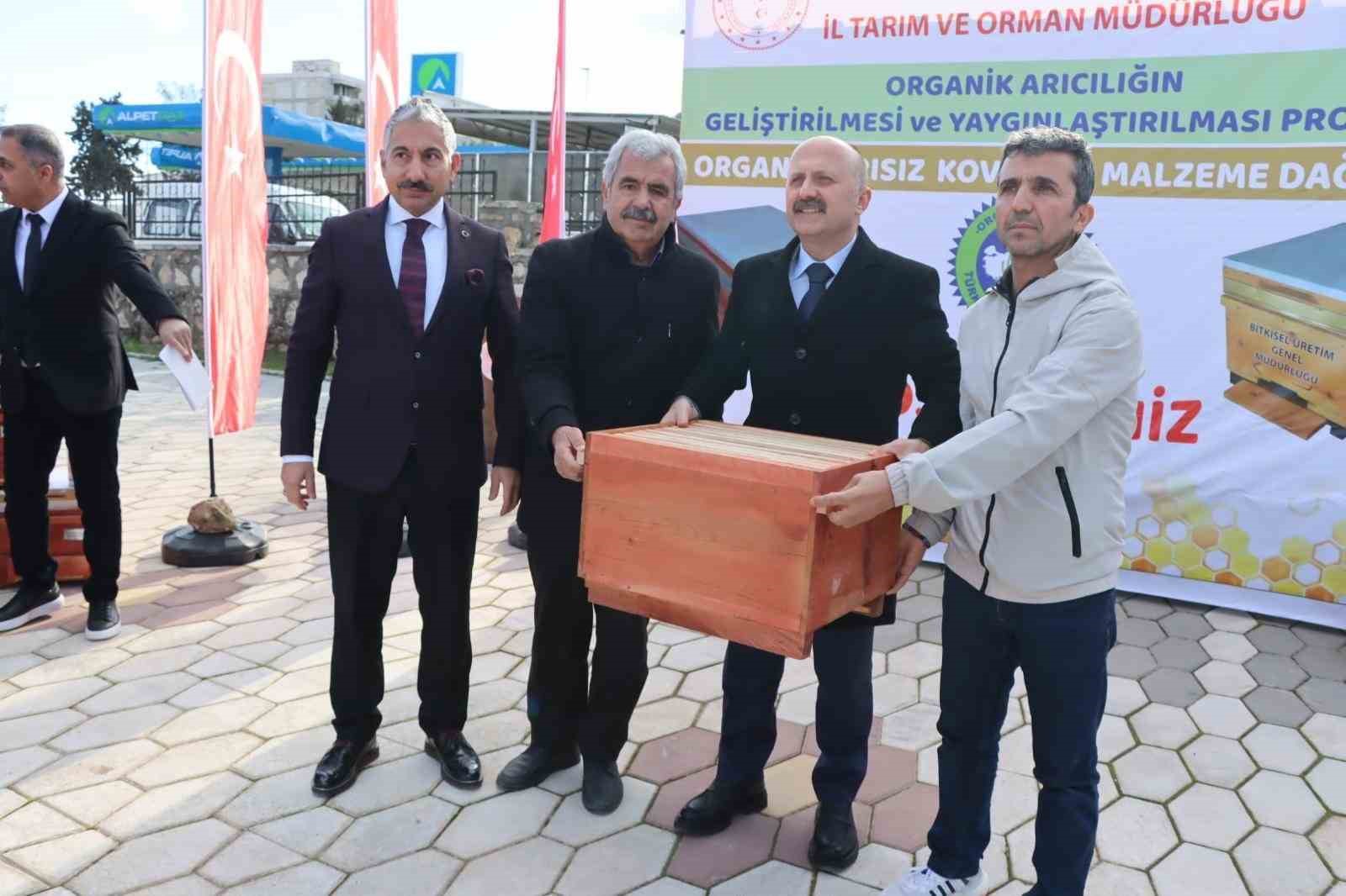 Arıcılara organik arısız 494 kovan dağıtıldı
