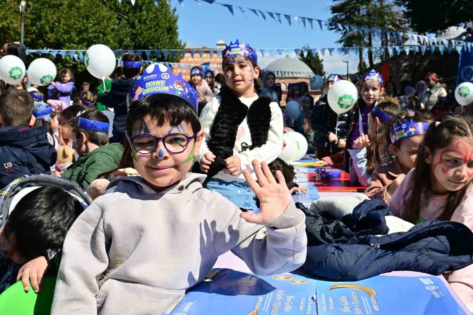 Yıldırım&rsquo;da miniklerin tekne orucu heyecanı
