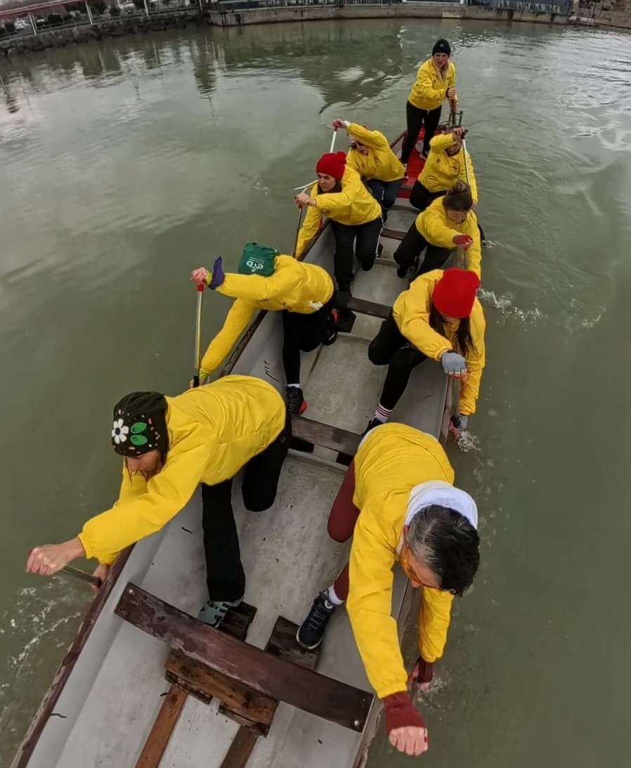 8 Mart&rsquo;ta Karadeniz&rsquo;in soğuk sularında k&uuml;rek &ccedil;ektiler
