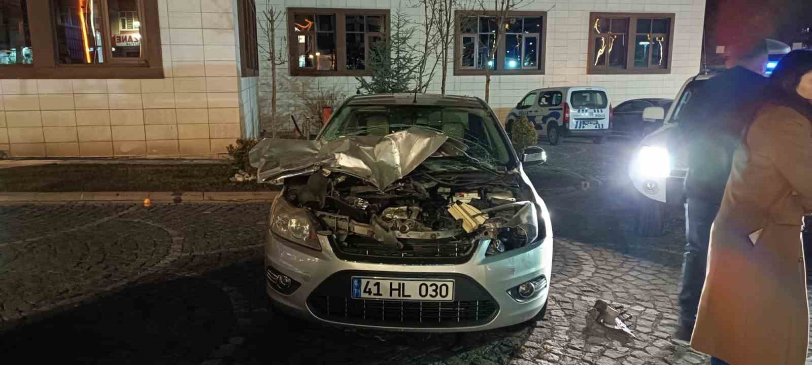 Bing&ouml;l&rsquo;de 4 kişinin yaralandığı kaza kamerada
