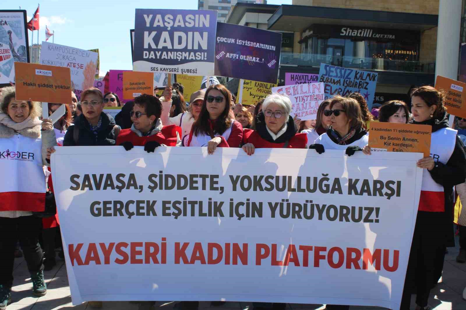 Kayseri’de kadınlar, hakları için yürüdü