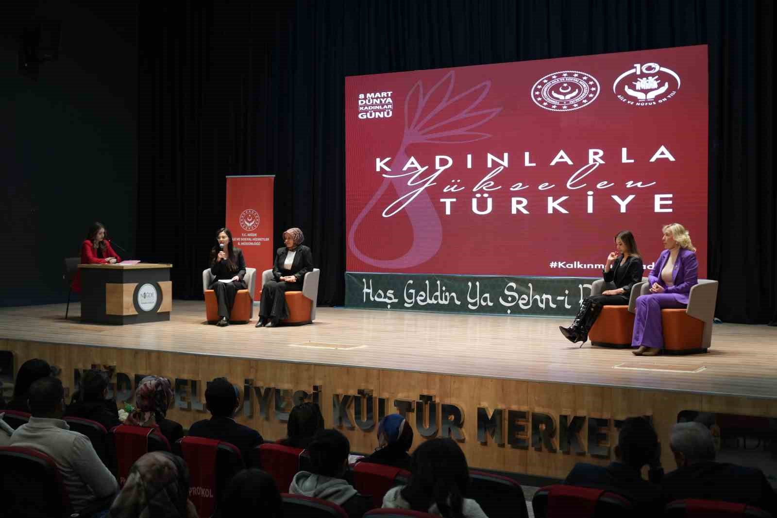 Niğde’de 8 Mart Kadınlar Günü programında ilham veren kadınlar sahnedeydi