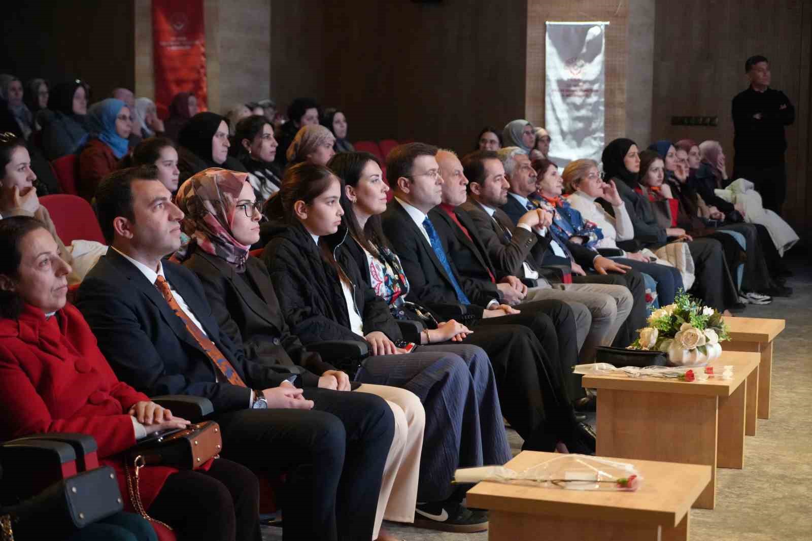 Niğde&rsquo;de 8 Mart Kadınlar G&uuml;n&uuml; programında ilham veren kadınlar sahnedeydi
