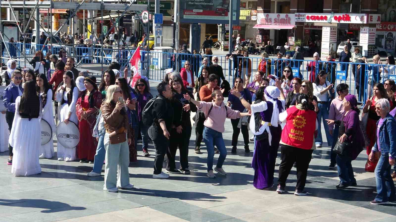 Antalya&rsquo;da 8 Mart D&uuml;nya Kadınlar G&uuml;n&uuml; y&uuml;r&uuml;y&uuml;ş&uuml;
