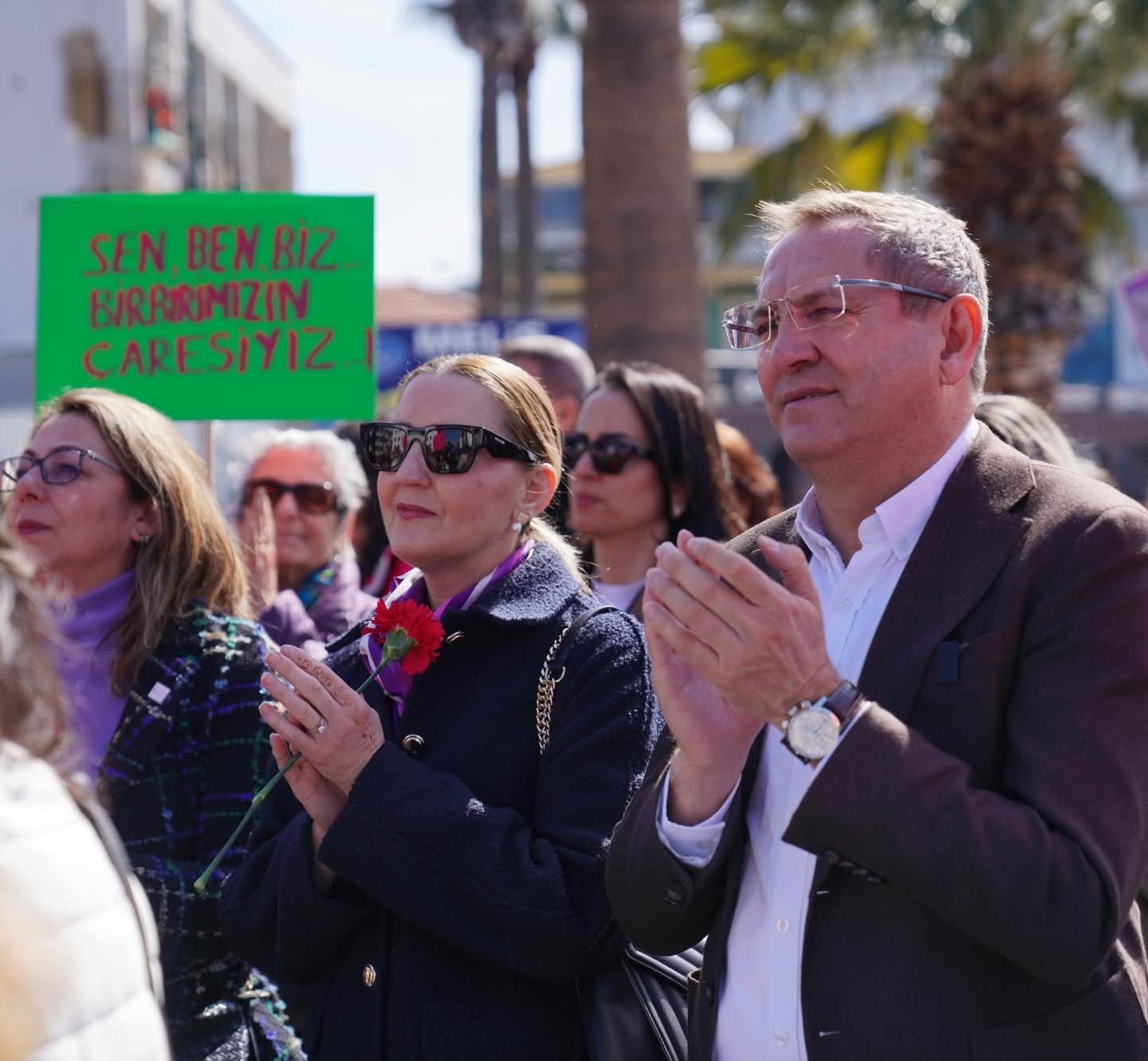 Ayvalık&rsquo;ta 8 Mart y&uuml;r&uuml;y&uuml;ş&uuml;ne yoğun katılım
