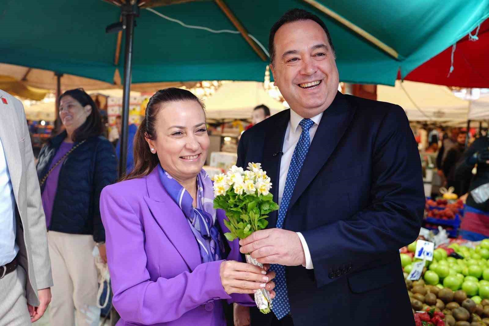 Başkan Dutlulu&rsquo;dan 8 Mart&rsquo;a &ccedil;i&ccedil;ekli kutlama
