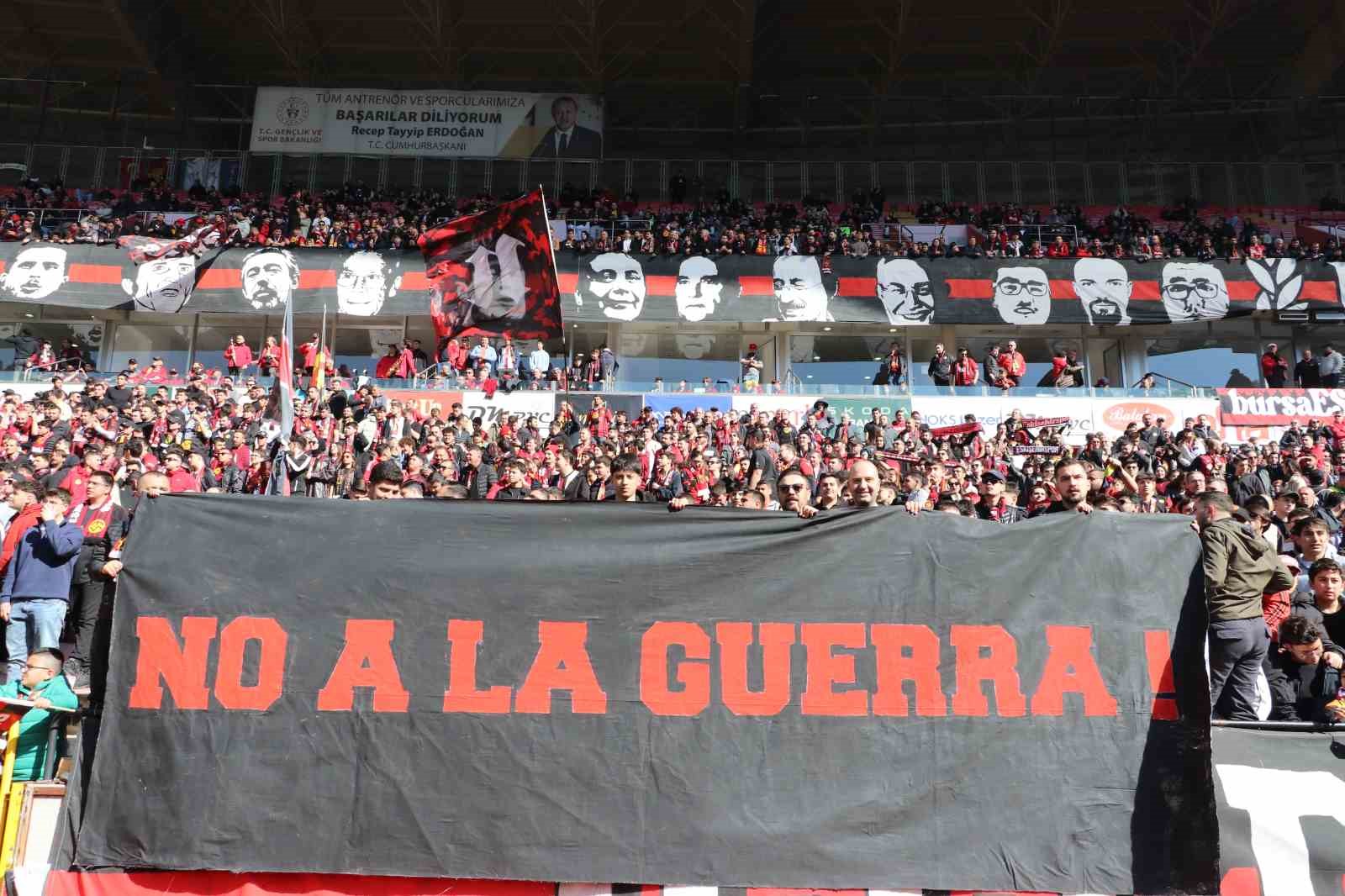 Eskişehirspor trib&uuml;nlerinden, İspanya&rsquo;ya selam
