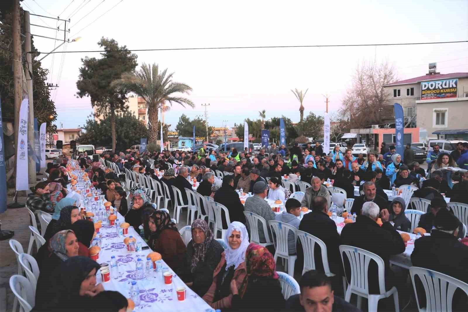Akdeniz&rsquo;de Ramazan bereketi iftar sofrasında paylaşıldı
