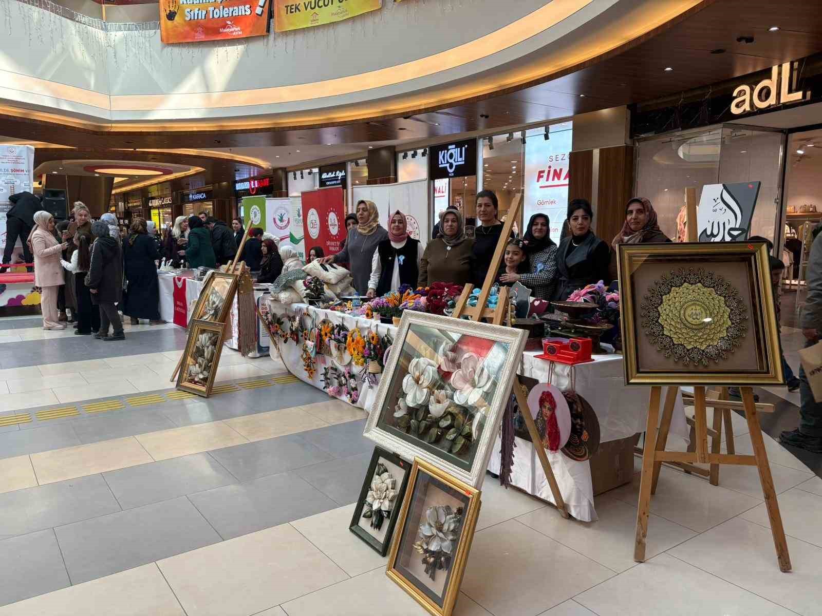 Malatya&rsquo;da "8 Mart D&uuml;nya Kadınlar G&uuml;n&uuml;" kutlandı

