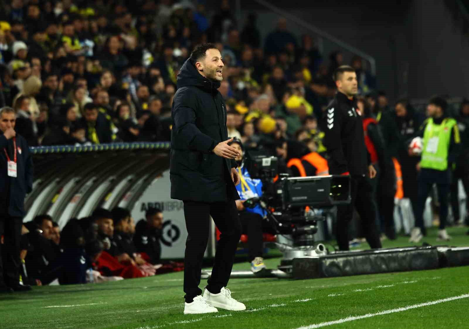 Trendyol Süper Lig: Fenerbahçe: 1 - Samsunspor: 2 (İlk yarı)