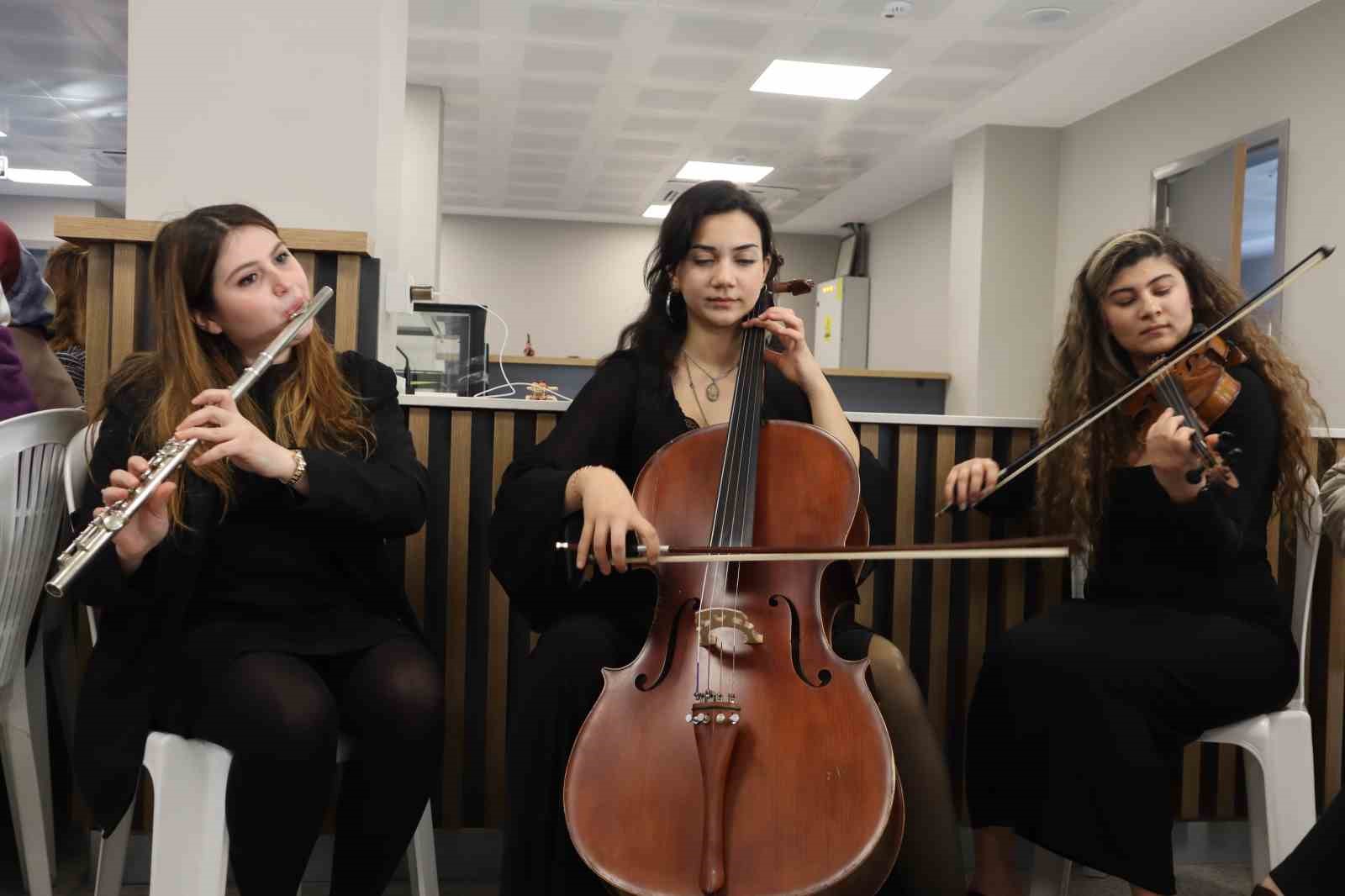 Kartal&rsquo;da 8 Mart dayanışması: Emek&ccedil;i kadınlar at&ouml;lyelerde buluştu

