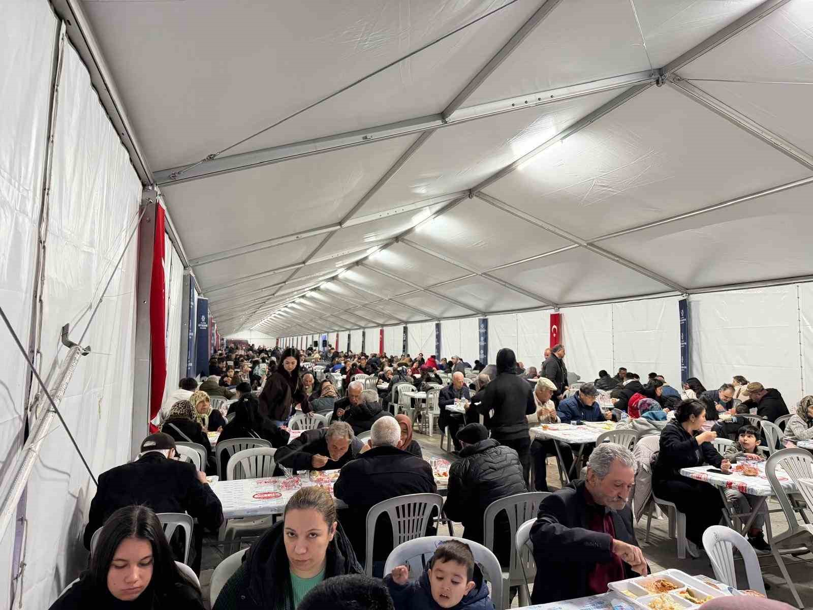 Başkan &Ccedil;er&ccedil;ioğlu Ramazan ayının bereketini Aydın&rsquo;ın d&ouml;rt bir yanına taşımayı s&uuml;rd&uuml;r&uuml;yor
