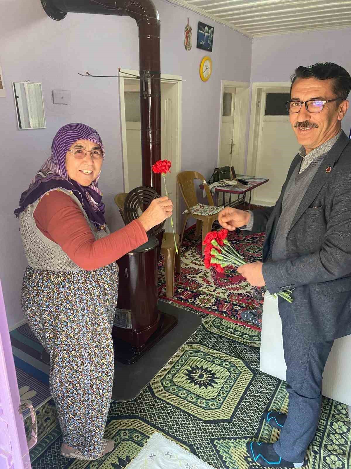 Meşeli Mahalle Muhtarı Yavuz&rsquo;dan Kadınlara 8 Mart jesti
