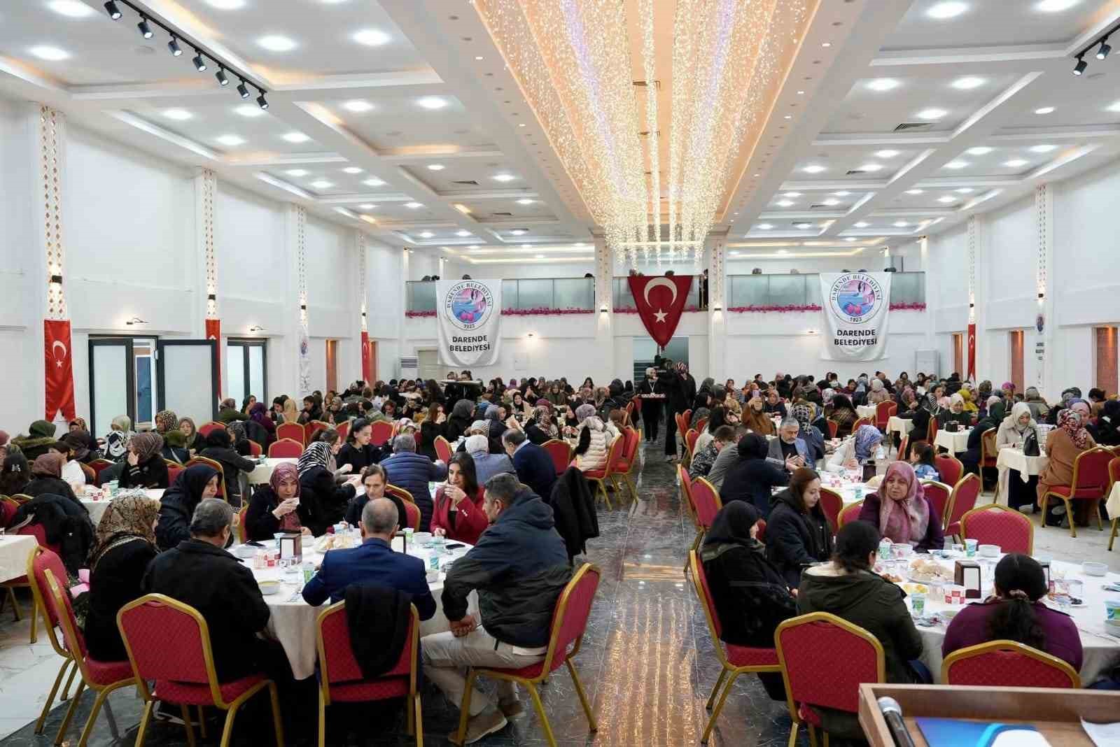 Darende&rsquo;nin kadınları iftarda bir araya geldi
