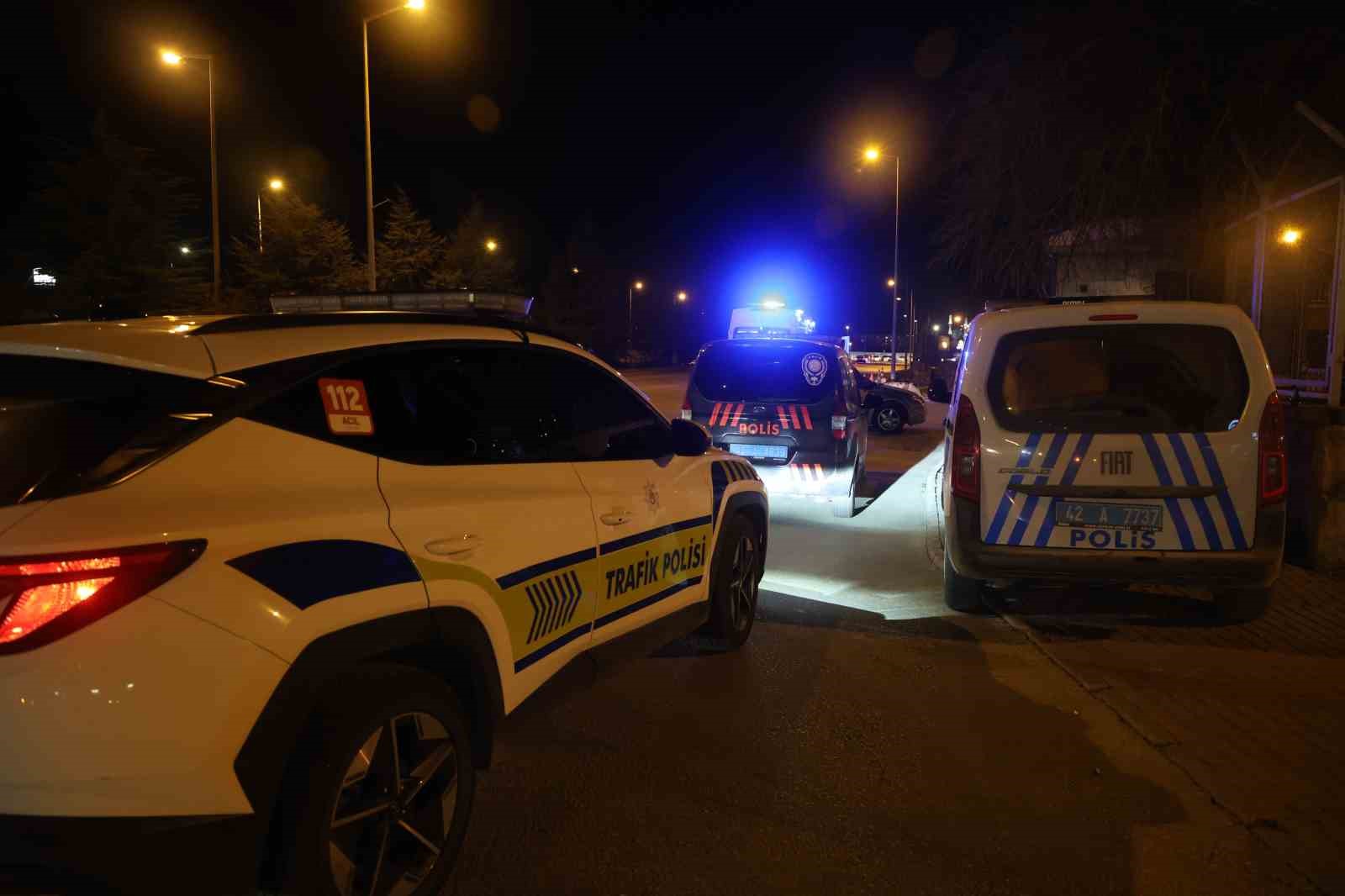 Yolun karşısına ge&ccedil;erken otomobilin &ccedil;arptığı yaya yaralandı
