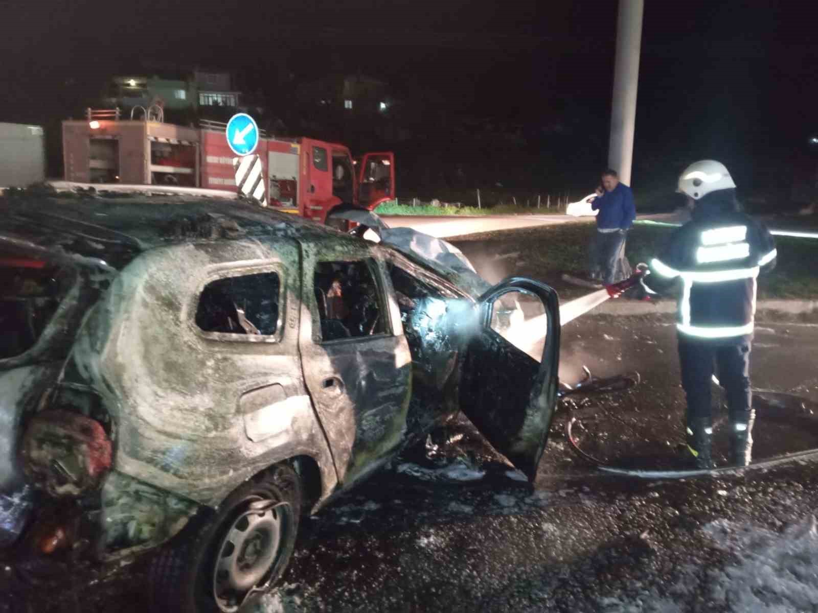 Kaza yapan ara&ccedil; alevlere teslim oldu
