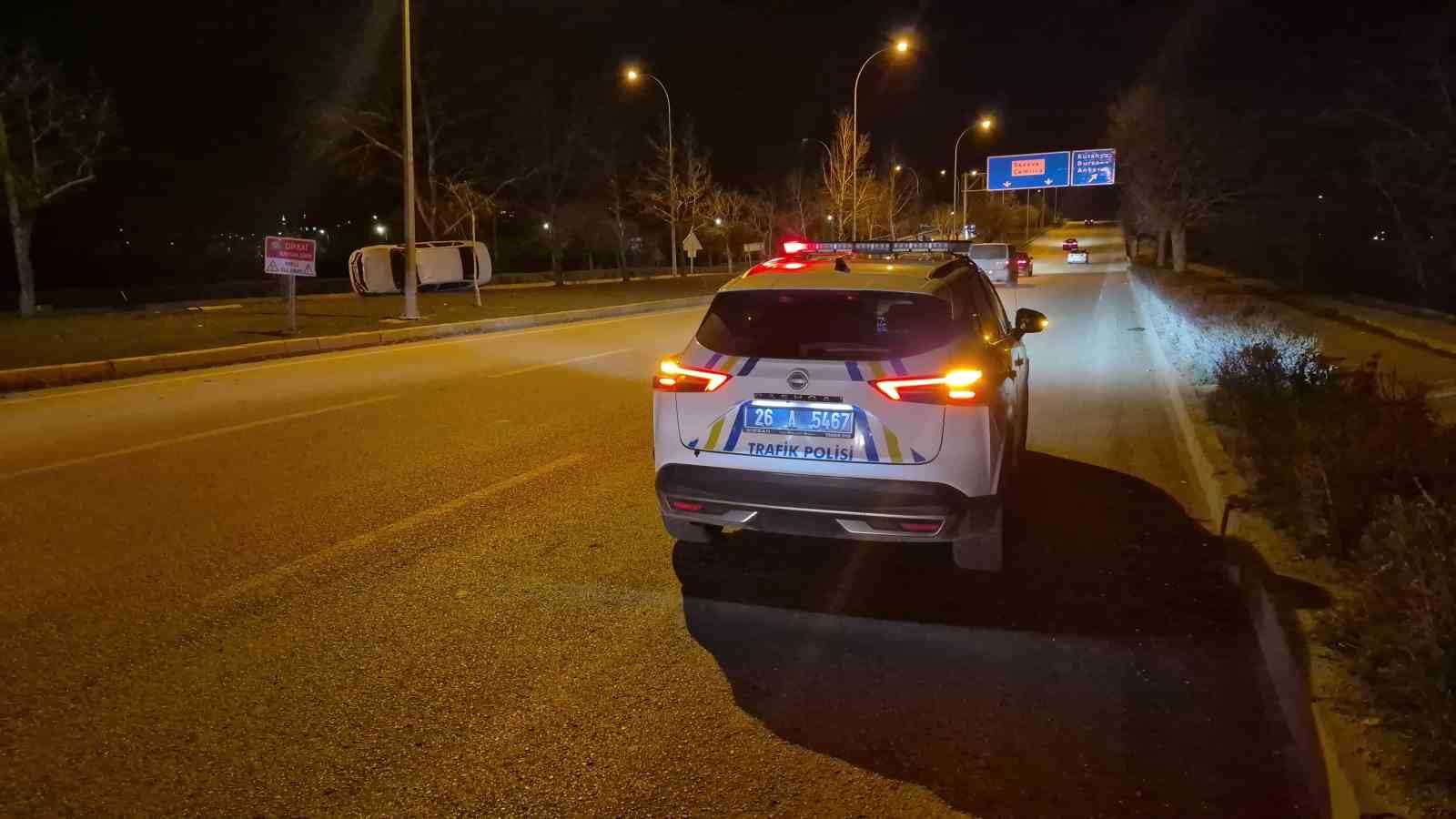 Eskişehir&rsquo;de kontrolden &ccedil;ıkan otomobil takla attı: 1 yaralı

