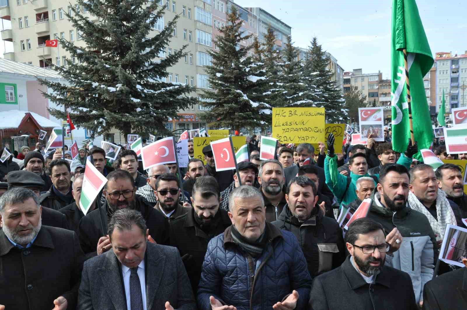 Kars&rsquo;ta Caferiler İran&rsquo;a d&uuml;zenlenen saldırıları kınadı
