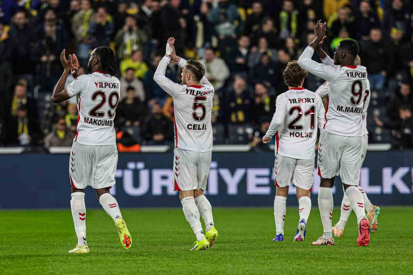 Samsunspor: "Tartışmalı hakem kararları geceye damga vurdu, mücadelemiz görmezden gelindi"
