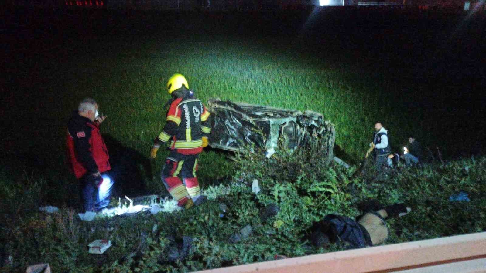 Kontrolden &ccedil;ıkan otomobil şarampole u&ccedil;tu: 1 &ouml;l&uuml;, 5 yaralı
