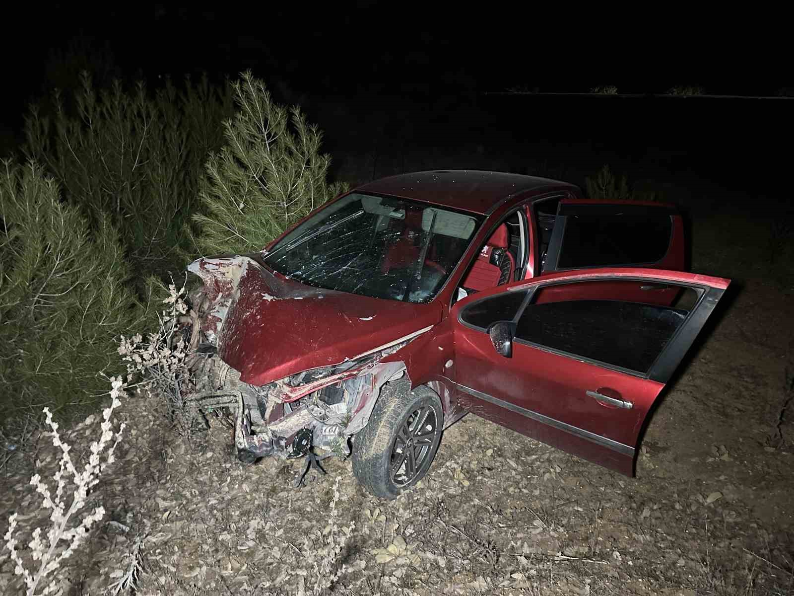 Uşak&rsquo;ta iki otomobil &ccedil;arpıştı: 2&rsquo;si &ccedil;ocuk 5 yaralı
