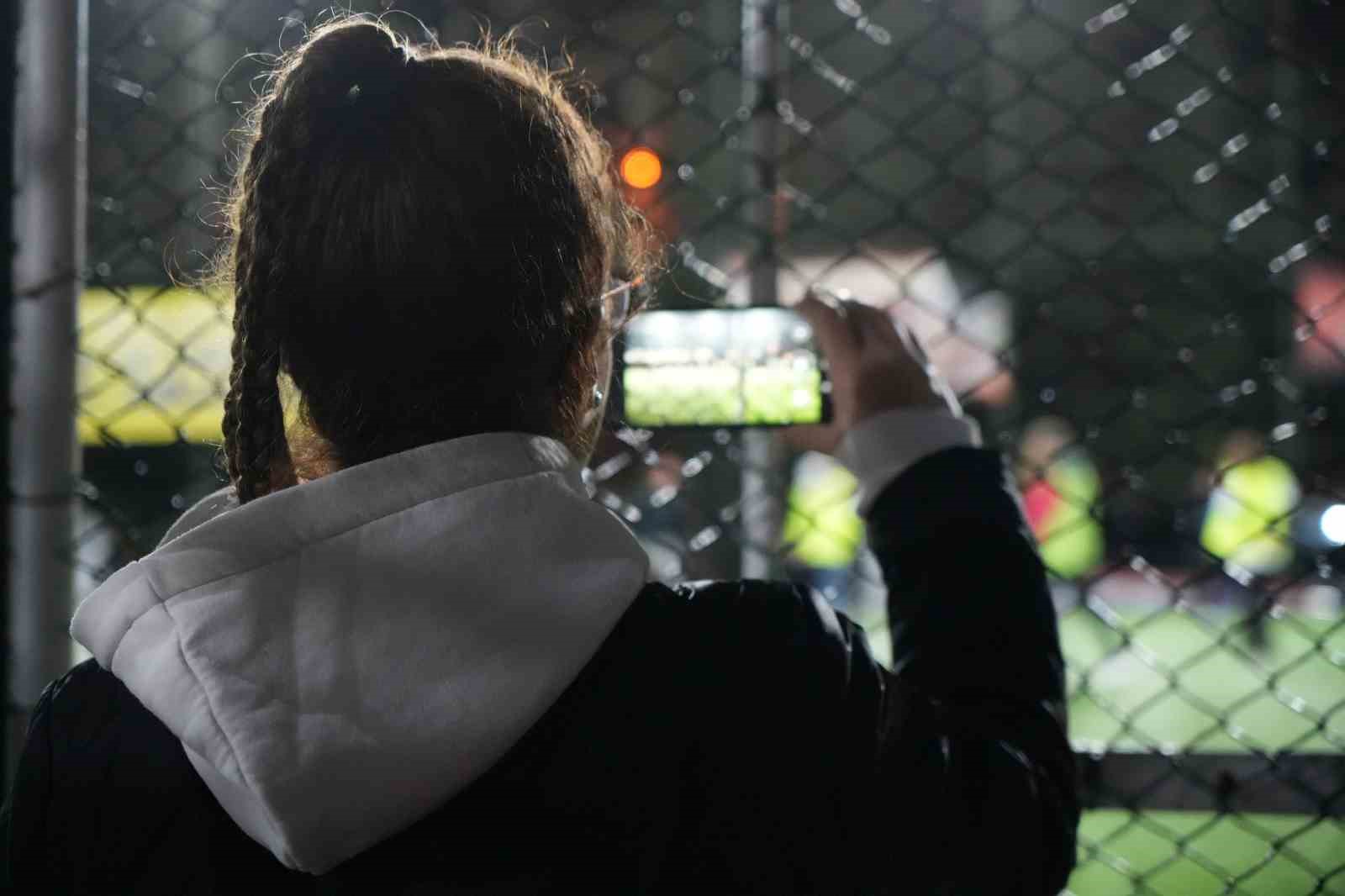 Kadınlar futbol ma&ccedil;ıyla g&uuml;nlerini kutladı
