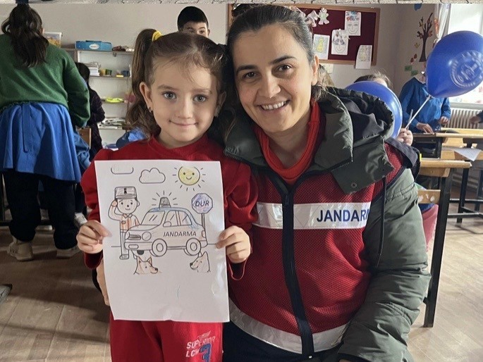 Uşak&rsquo;ta jandarmadan &ouml;ğrencilere ziyaret
