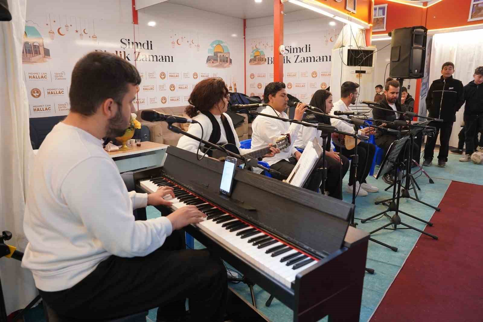 Başkan Halla&ccedil;&rsquo;tan Ramazan &Ccedil;arşısı&rsquo;nda kadınlara anlamlı s&uuml;rpriz
