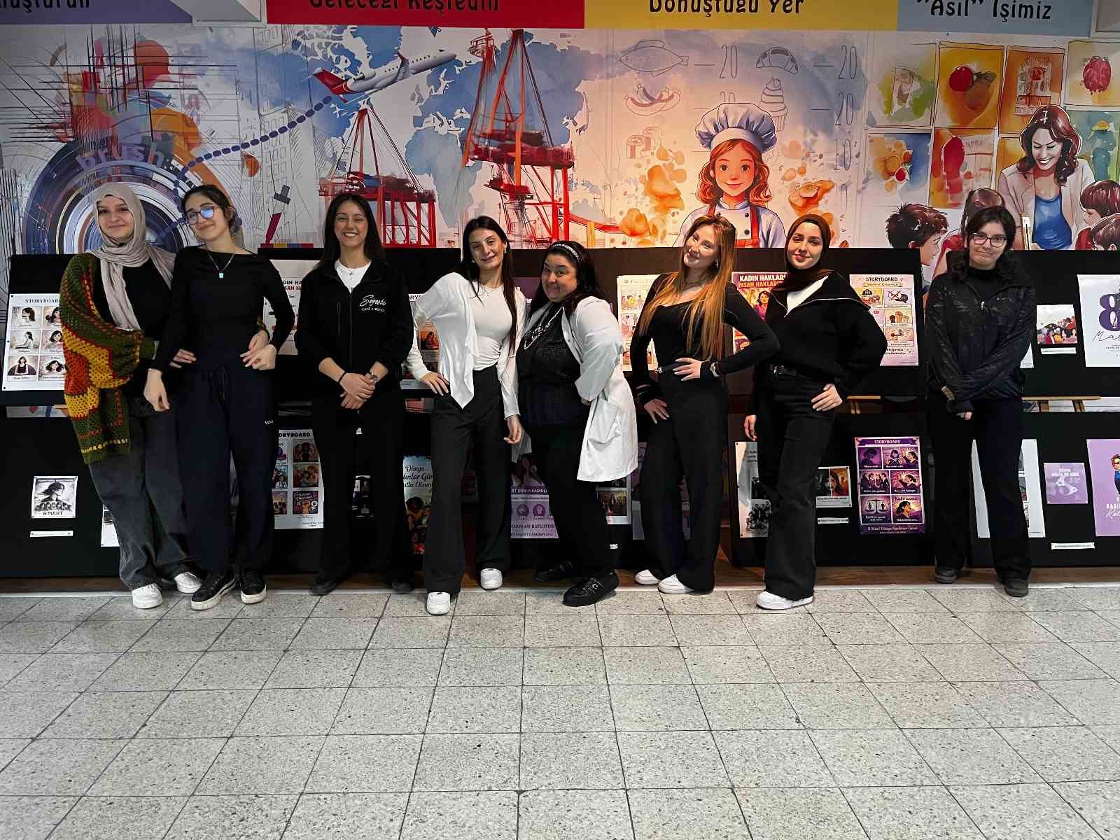 Liseli &ouml;ğrencilerden 8 Mart&rsquo;a anlamlı sergi
