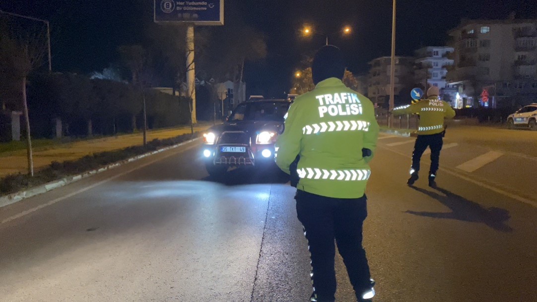 Mudanya&rsquo;da trafikte huzur i&ccedil;in gece denetimi
