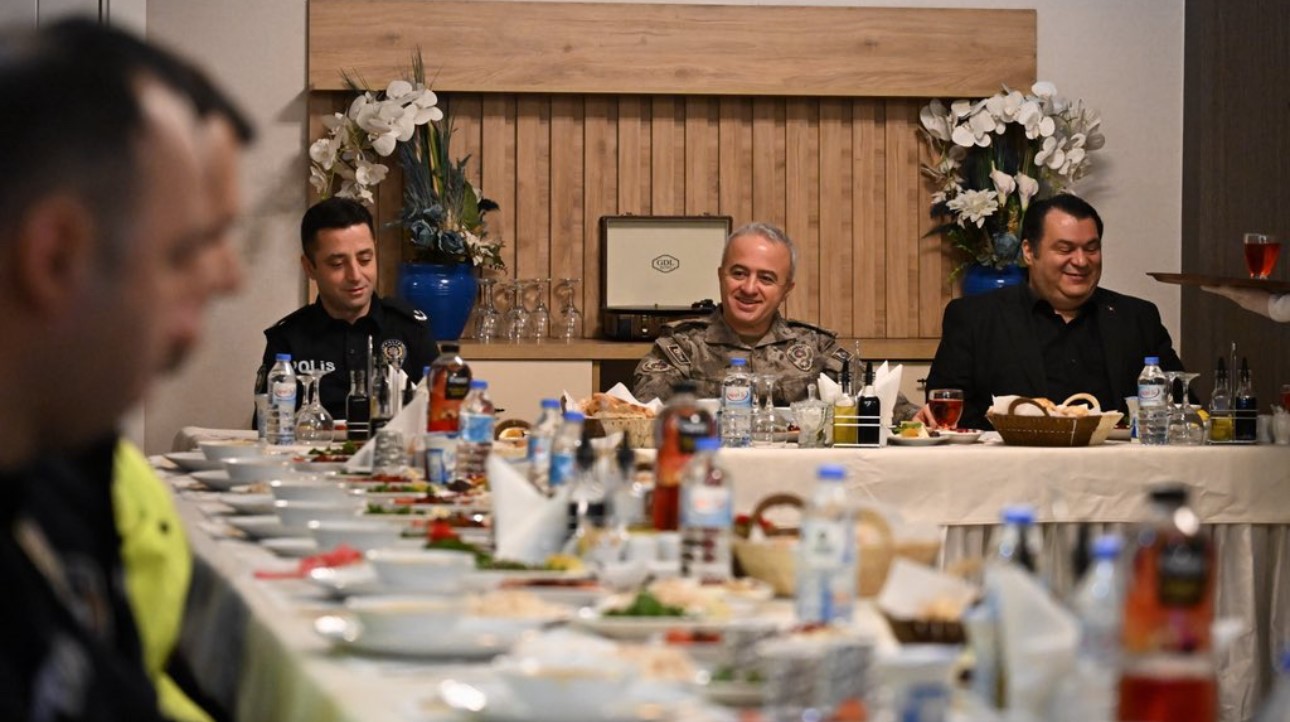 M&uuml;d&uuml;r Ayata g&uuml;venlik g&uuml;&ccedil;leriyle iftarda buluştu
