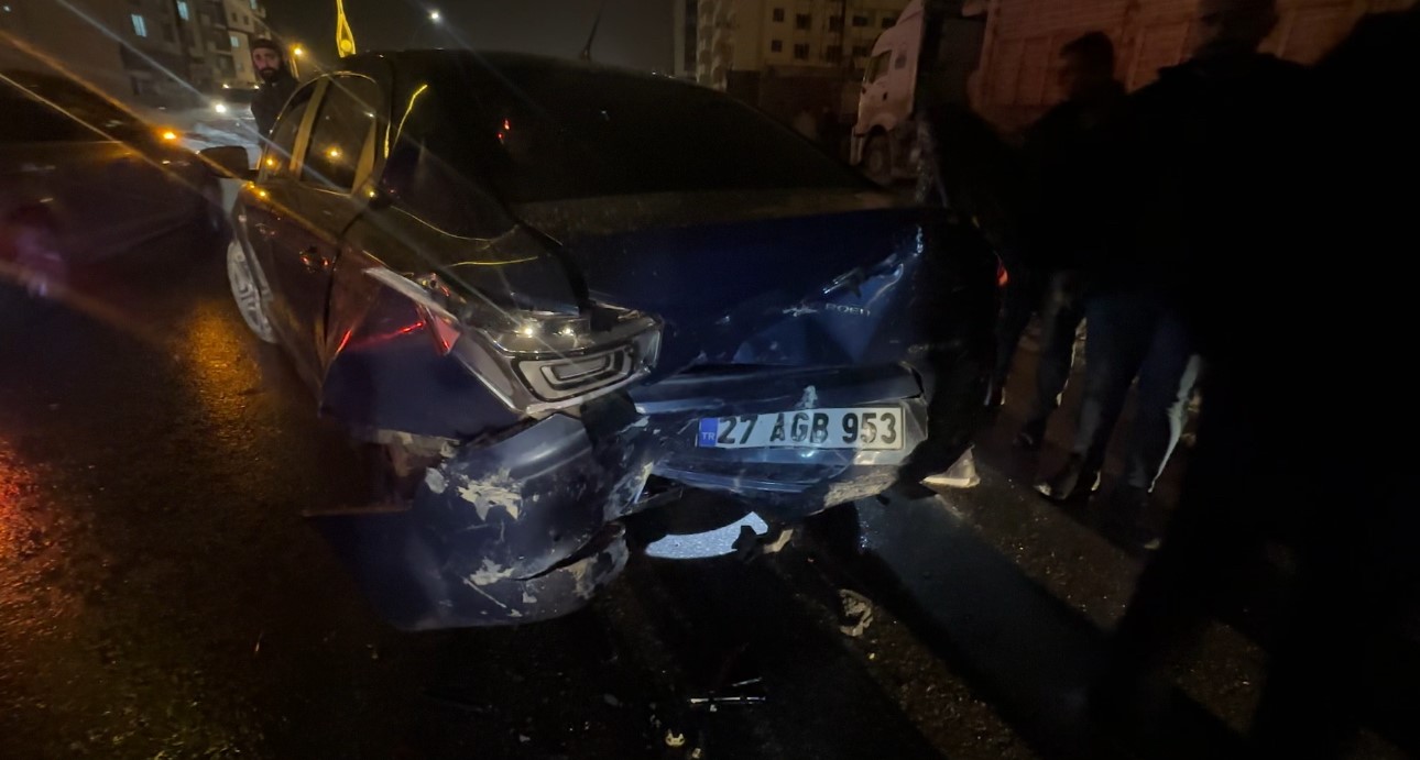 Y&uuml;ksekova&rsquo;da gizli buzlanma zincirleme kazaya neden oldu
