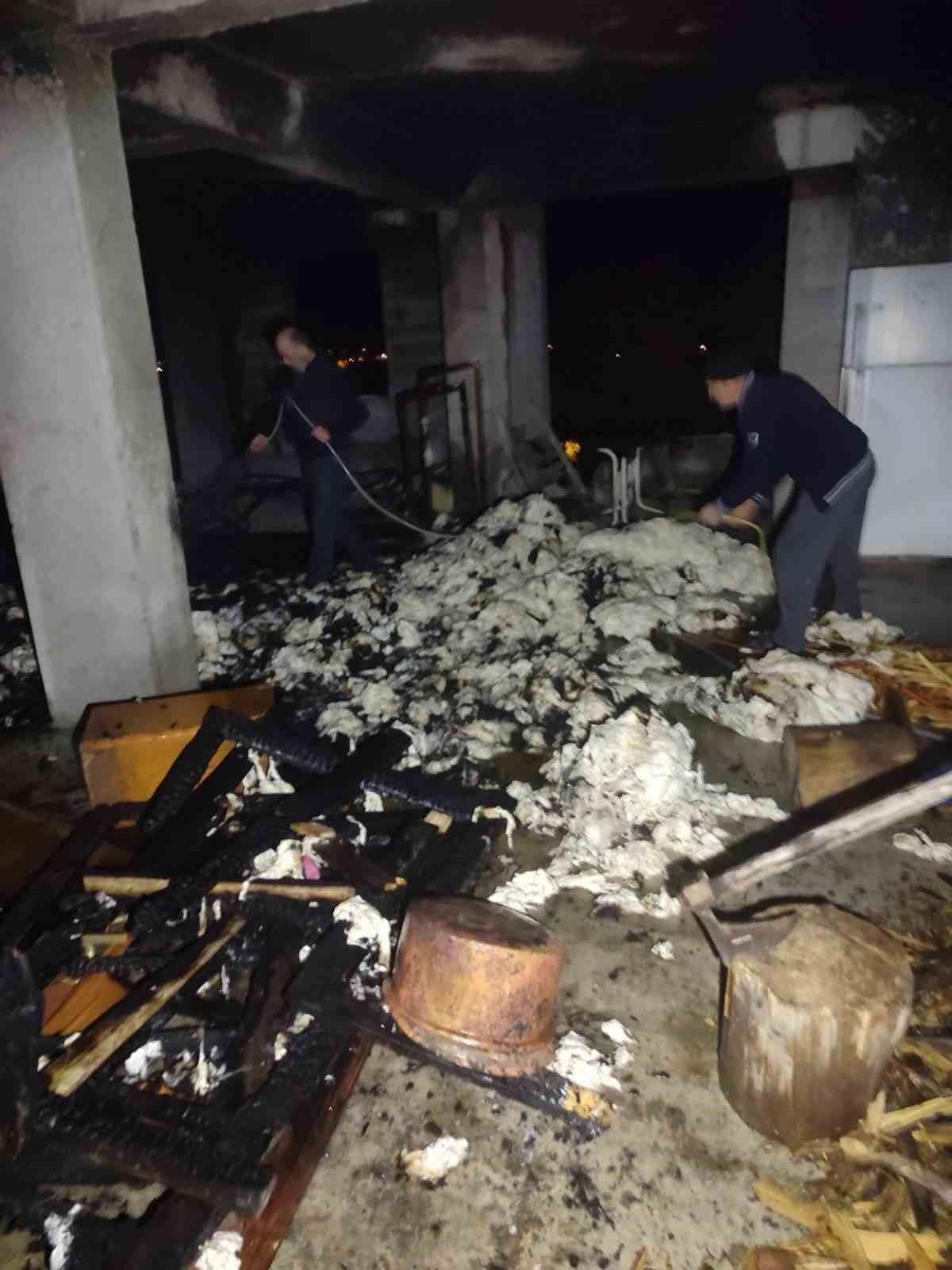 Manavgat&rsquo;ta ardiye yangını korkuttu
