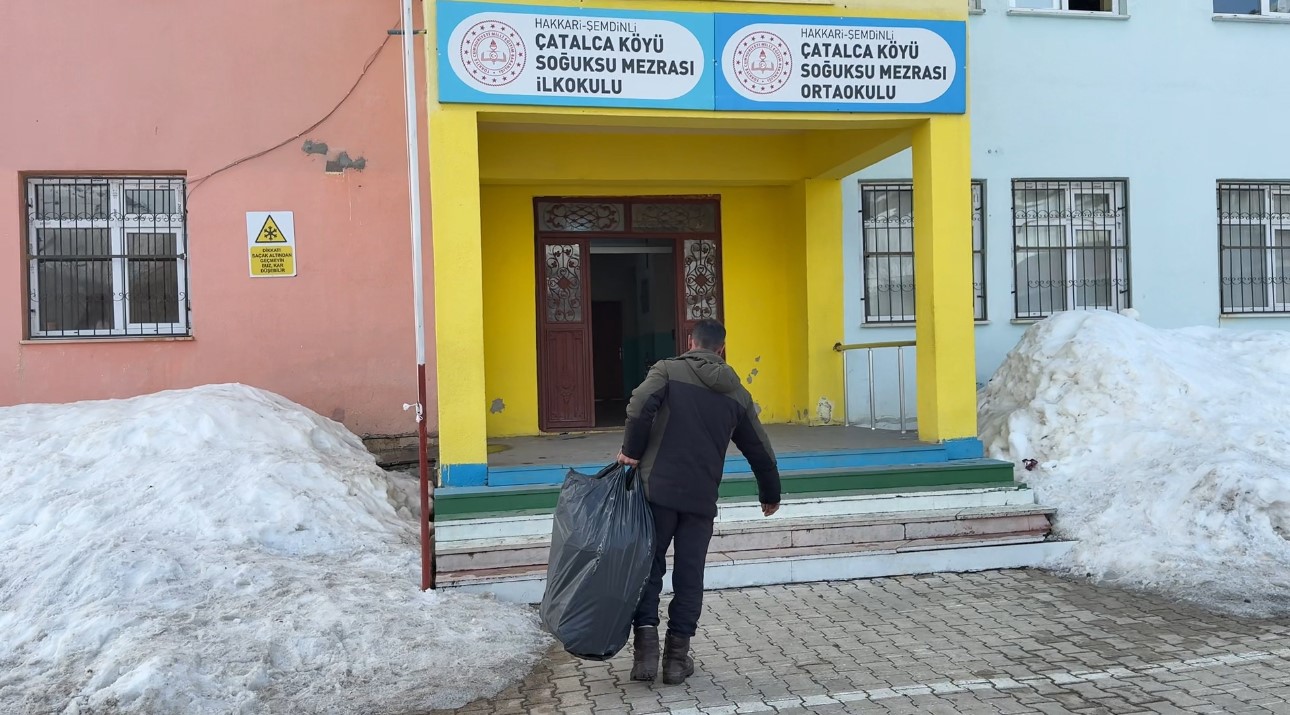 İran sınır hattındaki &ouml;ğrencilere akıl ve zeka oyunları desteği
