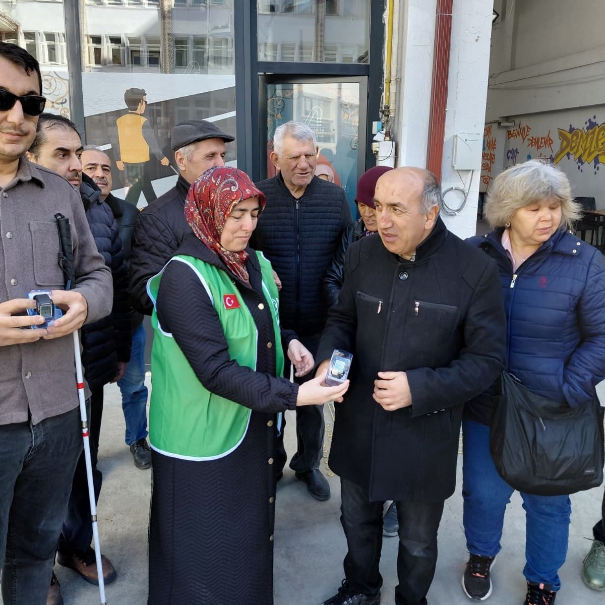 K&uuml;tahya&rsquo;da g&ouml;rme engellilere konuşan saat desteği
