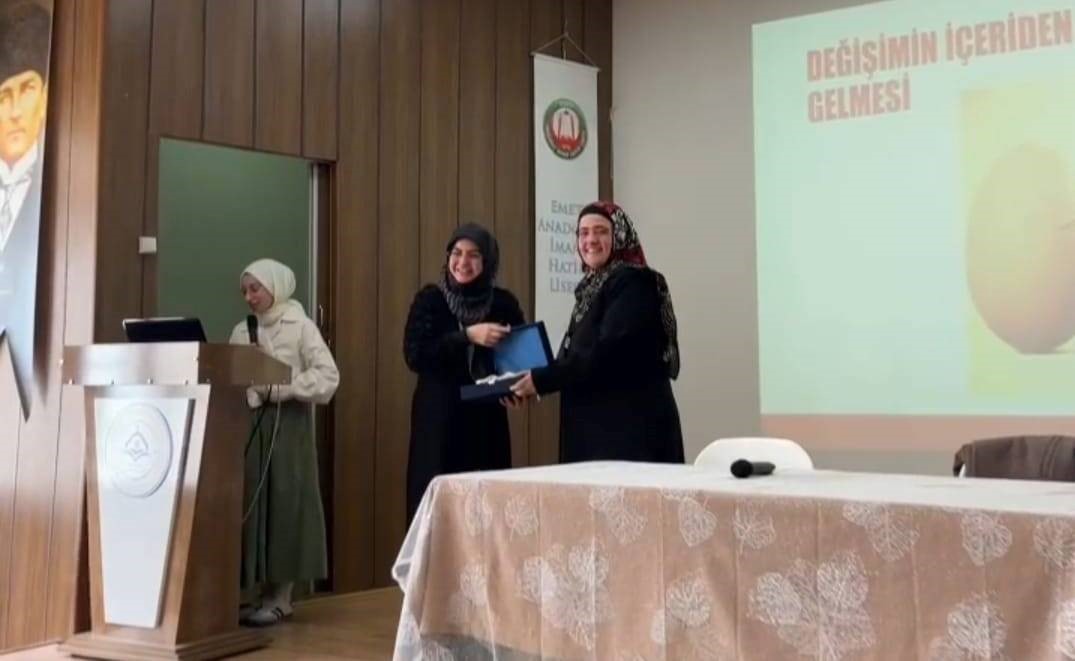Emet&rsquo;te "Bir Varoluş Meselesi Olarak Kadın Olmak" başlıklı konferans
