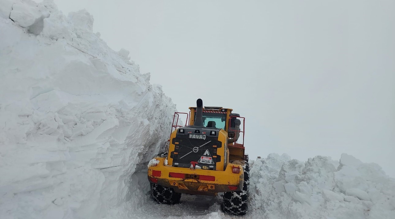 Hakkari’de kapanan tüm köy ve mezra yolları yeniden açıldı