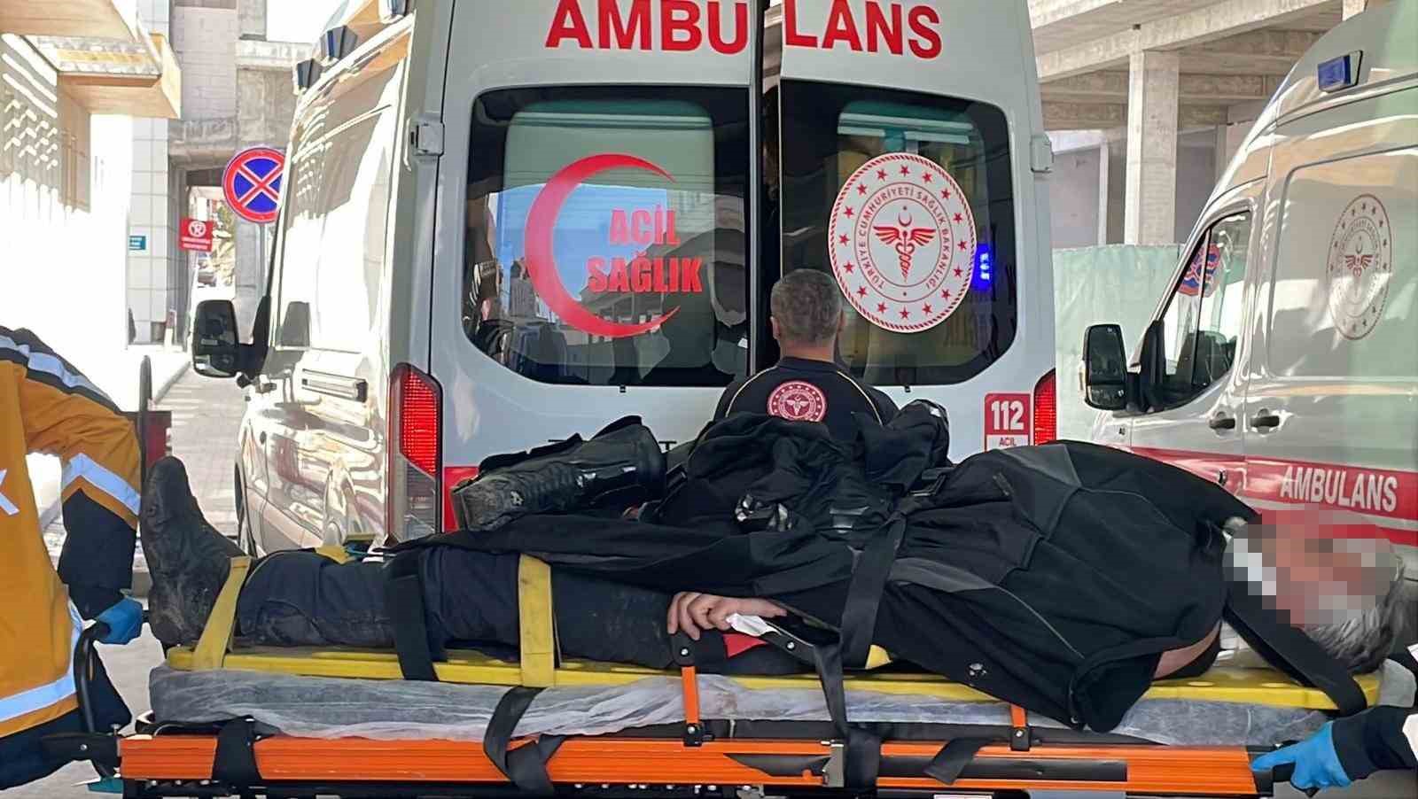 Karaman&rsquo;da motosiklet şarampole devrildi: 2 yaralı
